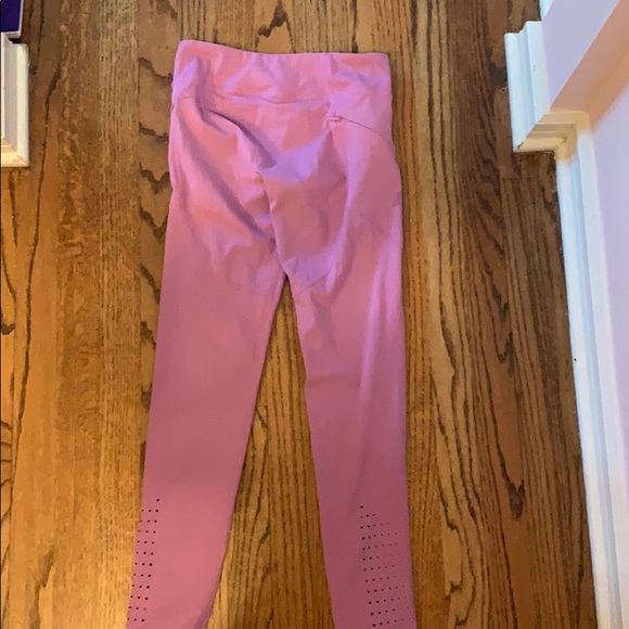 Athletes girl pink leggings! - Picture 2 of 5